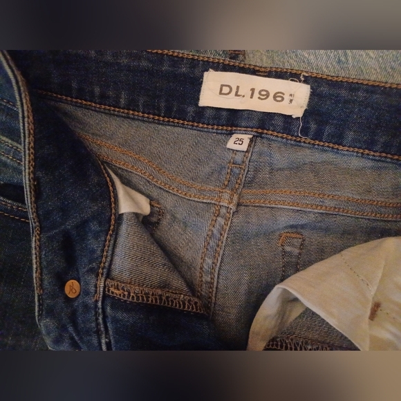 A DL1961 Ryan High-rise Blade Distressed Denim Jeans - Picture 8 of 9